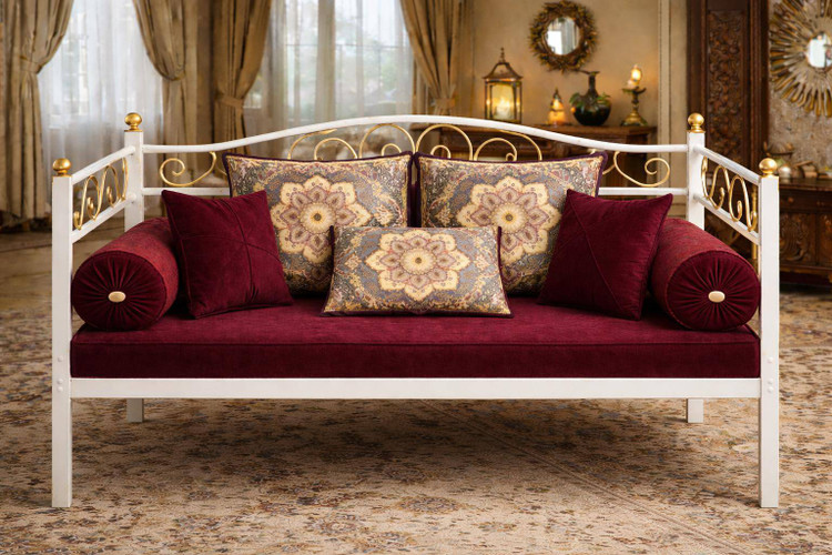 ست کامل شاه نشین سنتی لوکس با کوسنها و بالش های مخملی و طرح اصیل ایرانی رنگ زرشکی